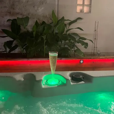L'intense Chrysalide - - Jaccuzi דירה